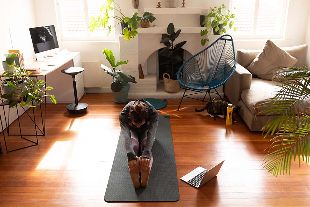 Γυμναστική στο σπίτι για πλήρη μυϊκή ανάπτυξη και fitness.