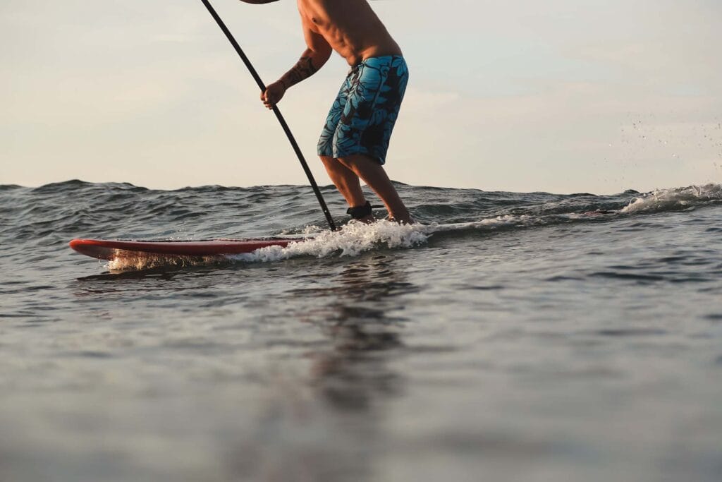 Σανίδα SUP στην θάλασσα